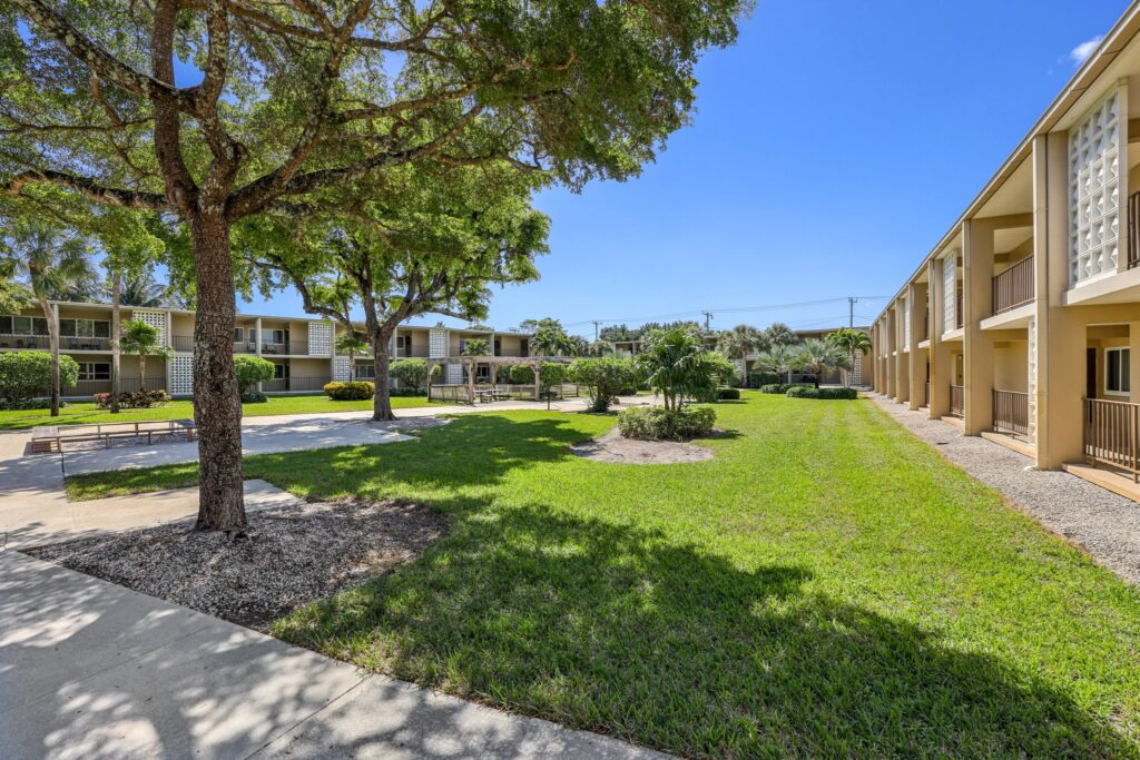 Apartments near Florida Atlantic University in Boca Raton at Cynthia Gardens