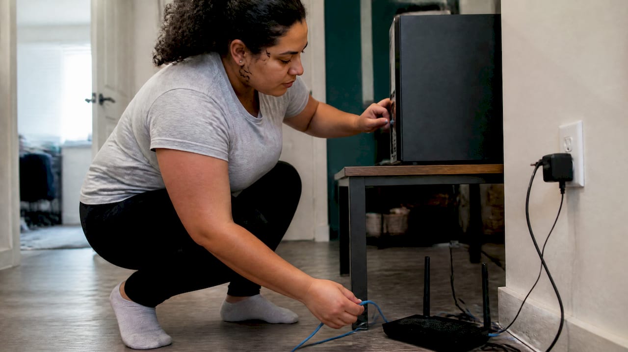 Renter connecting computer to router by Ethernet